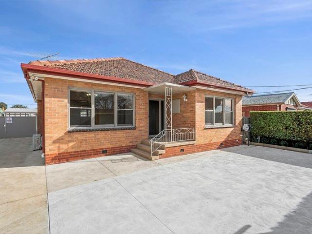 Light filled family home in convenient Bell Park
