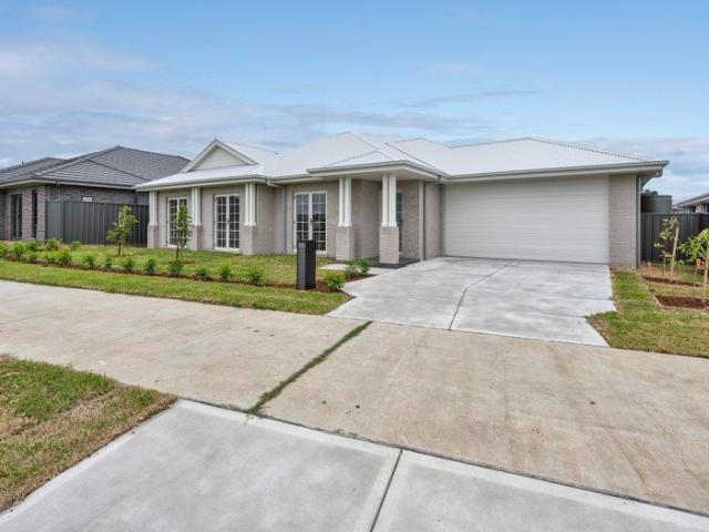 Light Filled Family Home in Lochinvar