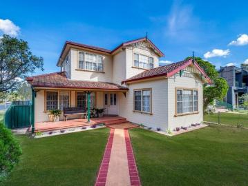 LIGHT FILLED FAMILY HOME WITH ENDLESS POTENTIAL