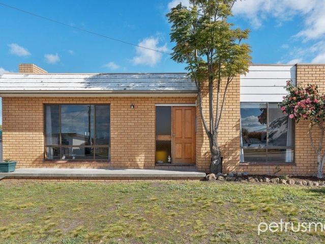 Light Filled Family Home with Generous Outdoor Space
