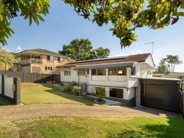 Light filled family home with options