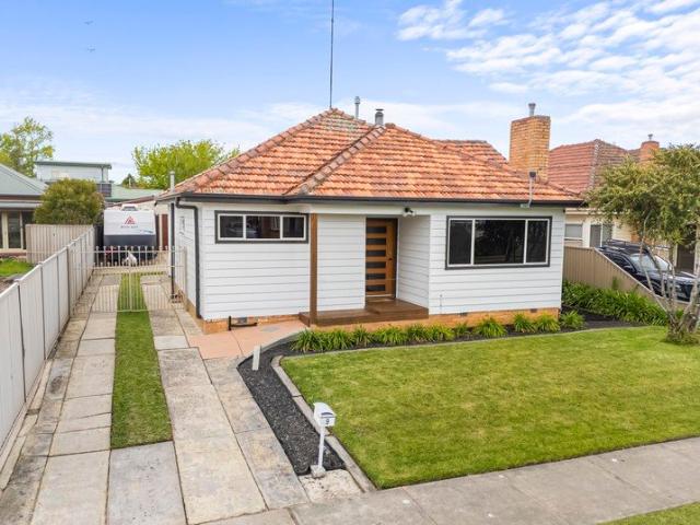 Light Filled Family Living with Exceptional Shedding in a Prime Wendouree Location