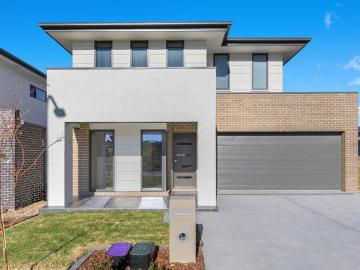 Light filled family living at Googong