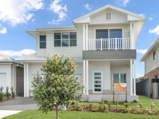 Light filled family living at North Wilton Panorama