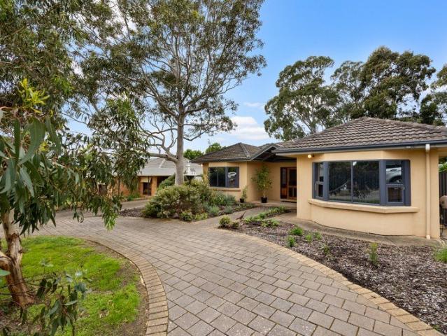 Light Filled Family Living in the Athelstone Foothills