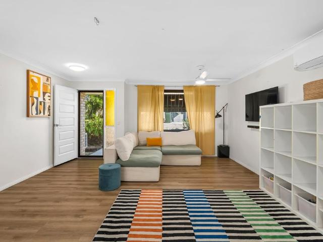 Light Filled Family Living in a Peaceful, Leafy Setting