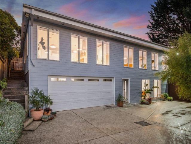 Light Filled Family Living In A Prime Mooroolbark Location