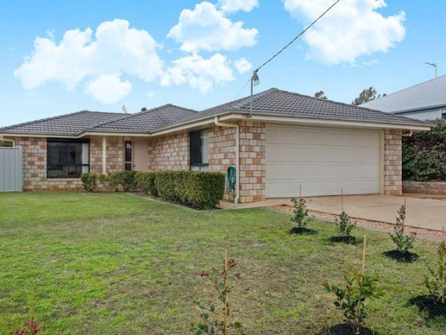 Light Filled Family Living in Sought After Middle Ridge