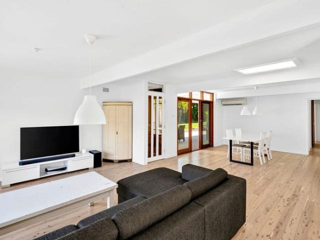 LIGHT FILLED FAMILY RETREAT OFFERING SPACE AND CONVENIENCE