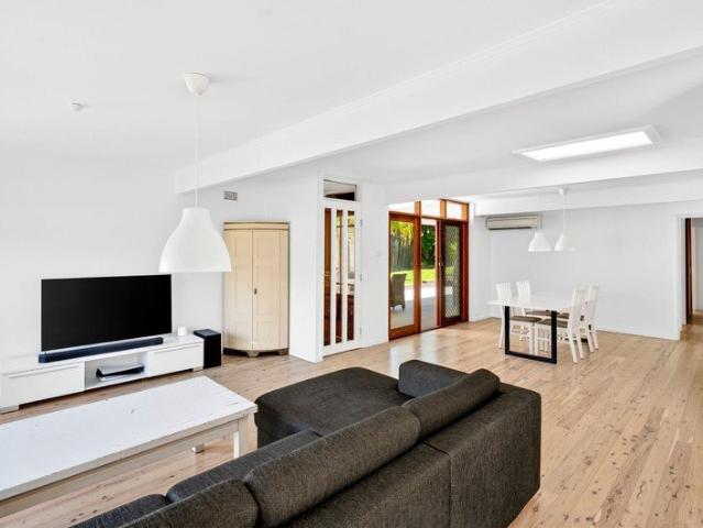 LIGHT FILLED FAMILY RETREAT OFFERING SPACE AND CONVENIENCE