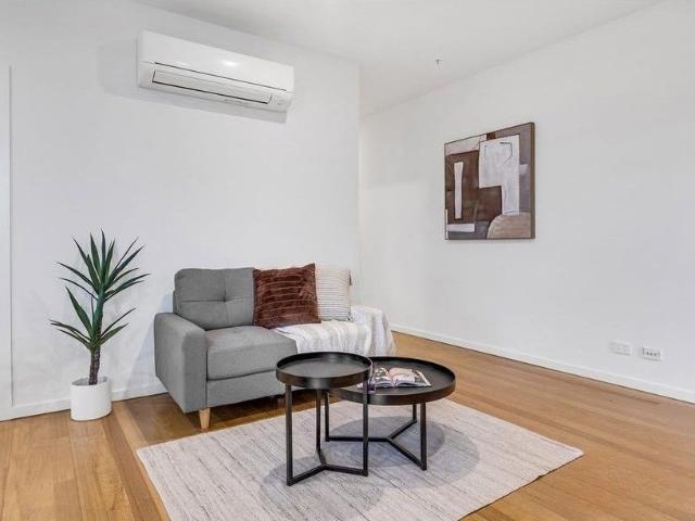 Light Filled Fifth Floor Apartment with CBD Convenience