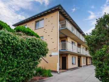 Light Filled First Floor Unit with City Fringe Lifestyle Appeal