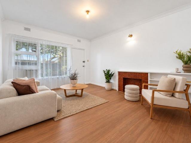 Light filled, Freshly updated, 2km from CBD