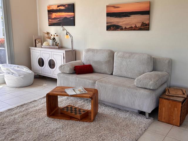 Light filled & fully furnished: Temporary 2 room apt. in Schwabing by Olympic Park – all inclusive