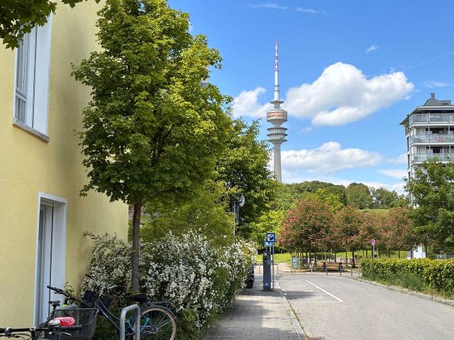 Light filled & fully furnished: Temporary 2 room apt. in Schwabing by Olympic Park – all inclusive, Munchen Amsterdam Apartments for Rent