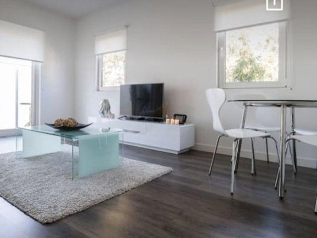 Light filled fully furnished 2BR apartment near station, beach and cafe strip