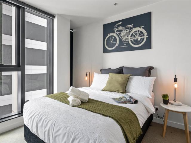 Light filled Furnished 1 Bedroom