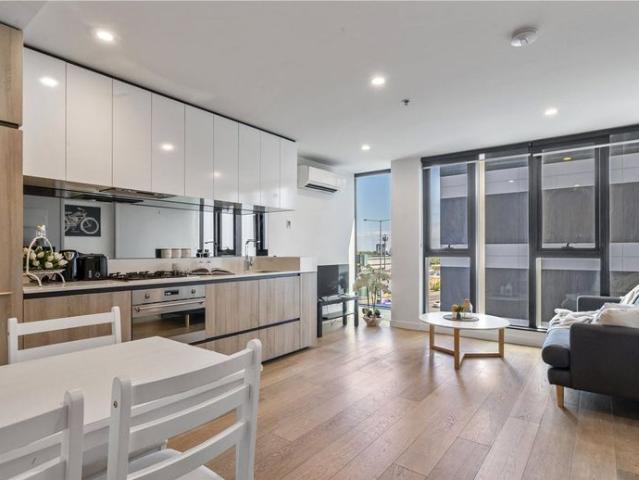 Light filled Furnished 1 Bedroom
