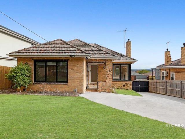 Light Filled Home with Expansive Views!