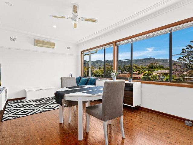 Light Filled Home with Escarpment Views