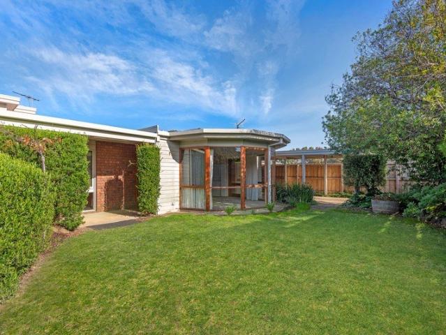 Light Filled Home in a Prime Coastal Position Short Term Lease