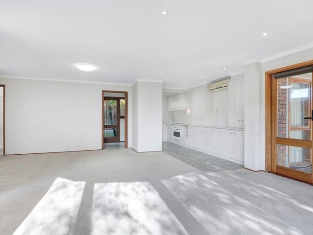 Light Filled Home in a Prime Coastal Position Short Term Lease