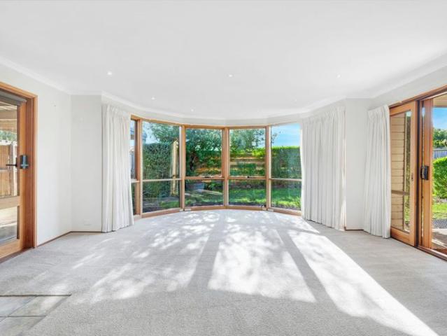 Light Filled Home in a Prime Coastal Position Short Term Lease