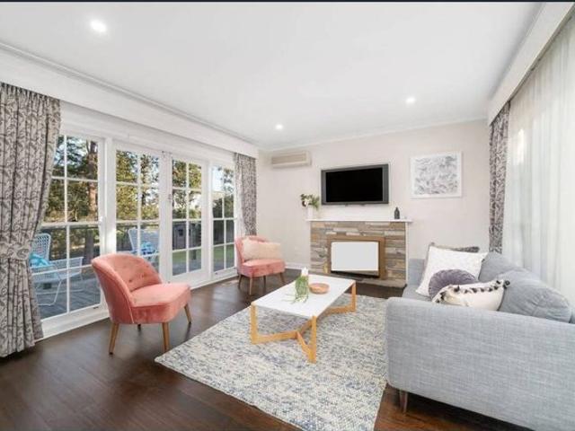 Light Filled Home in Leafy Surrounds!