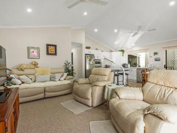 Light Filled Home Relaxed Living!