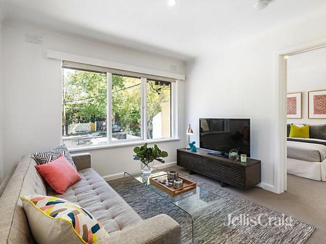 Light Filled One Bedroom Apartment in the Heart of Richmond