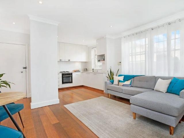 Light Filled One Bedroom Apartment,Walk To Bondi Beach & Bondi Junction Westfield
