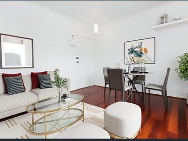 Light Filled One Bedroom In An Outstanding Location