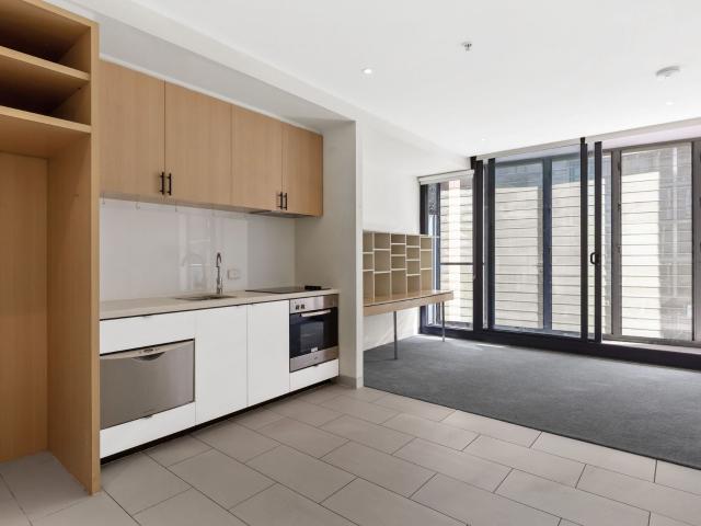 Light Filled One Bedroom in the CBD!