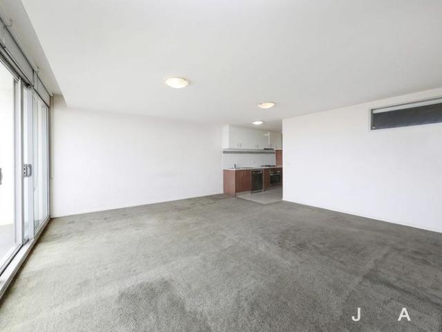 Light Filled One Bedroom Living in the Heart of Footscray
