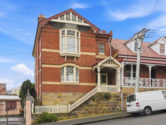 Light Filled One Bedroom Near Hobart CBD