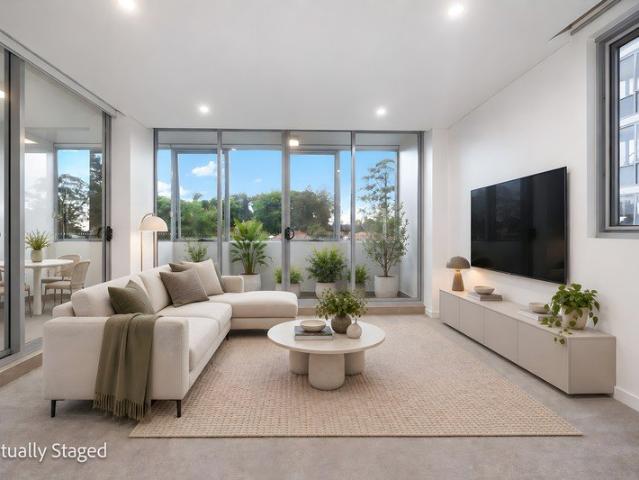 Light filled one bedroom + study in Evoke