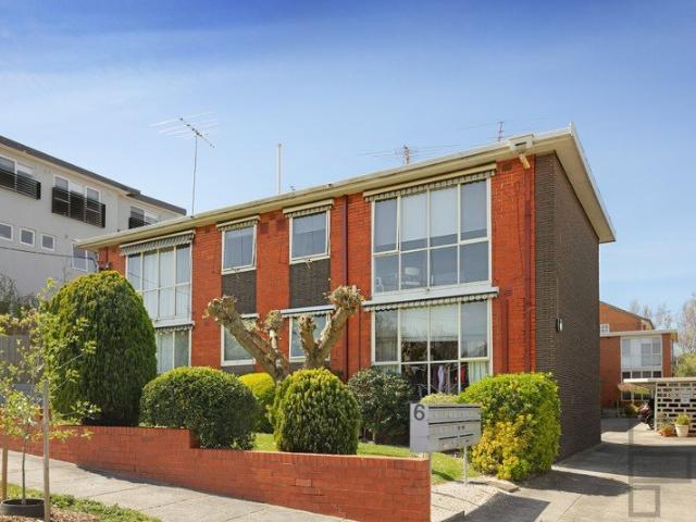 Light Filled One Bedroom Unit in Convenient Caulfield North | FLARE REAL ESTATE