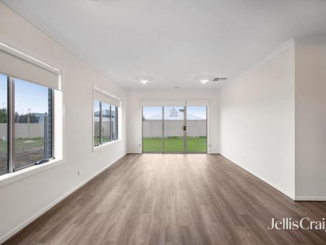 Light filled, low maintenance living with room for the whole family!