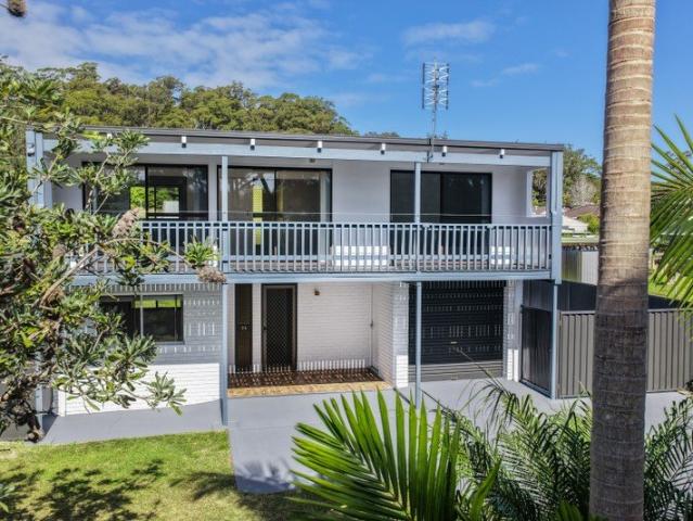 Light Filled Living on a Desirable Corner Block