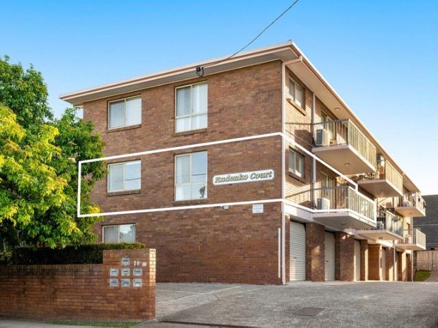 Light Filled Living & Generous Space in a Prime Carina Location