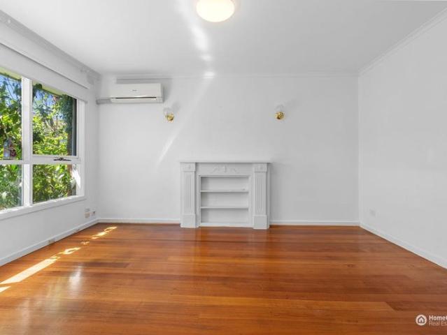 Light Filled Living in a Convenient Lifestyle Location