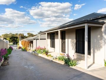 Light Filled Living in a Convenient Location