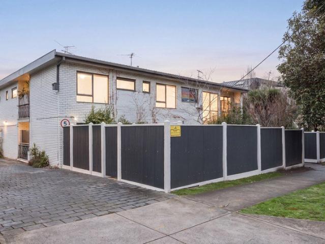 Light Filled Living in a Mid Century Block