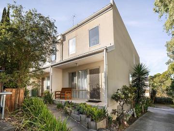 Light filled living in a secluded setting