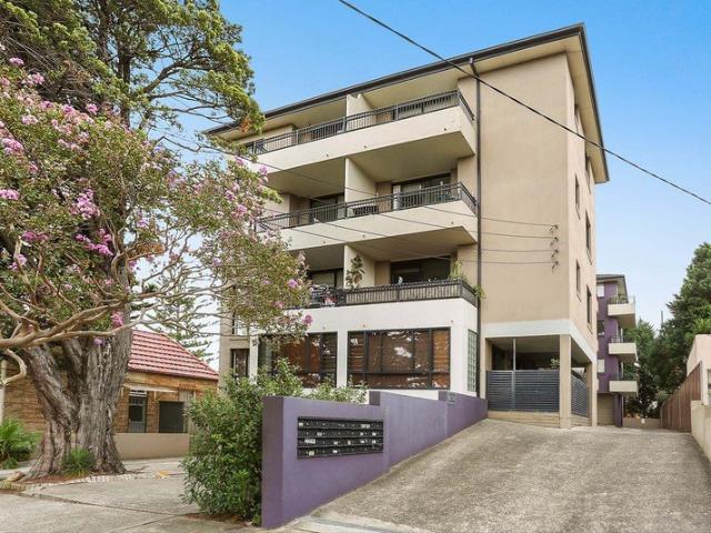 Light Filled Living in a Peaceful Leichhardt Setting