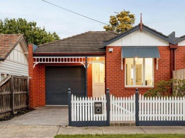 Light Filled Living in a Prime Brunswick Setting