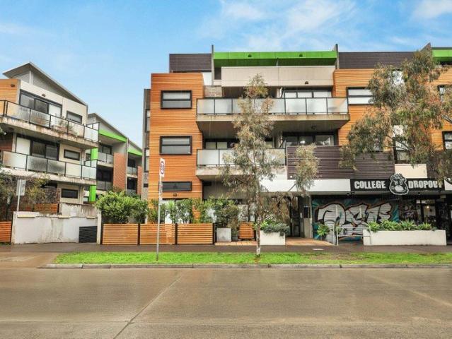 Light Filled Living in a Prime Brunswick West Pocket