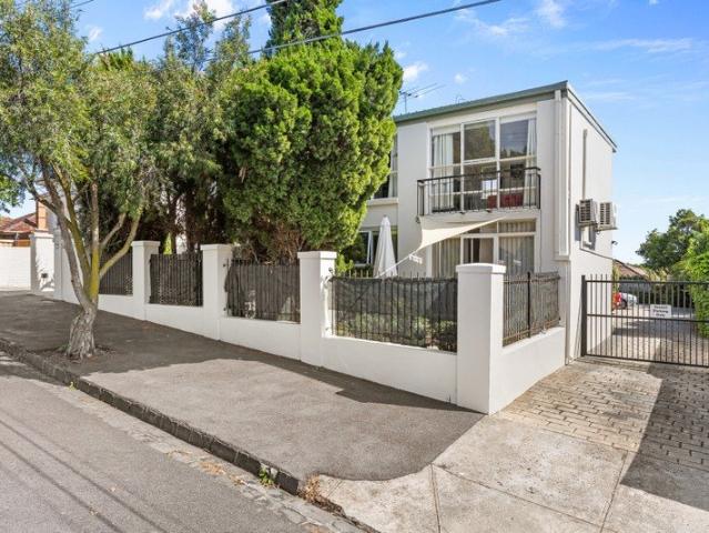 Light Filled Living in a Prime Brunswick West Pocket