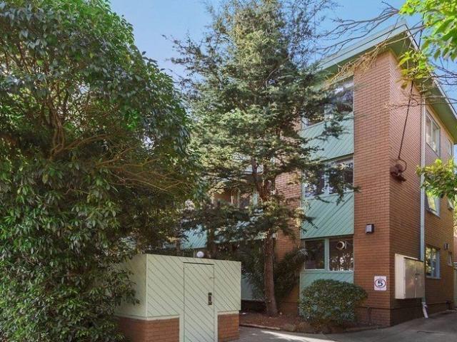 Light Filled Living in a Prime Hawthorn East Location