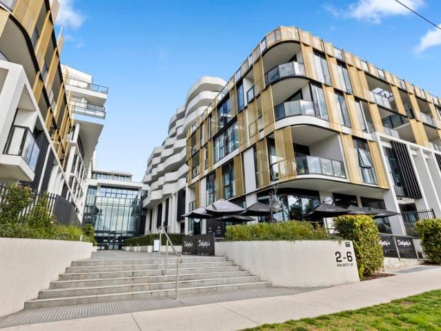 Light Filled Living in a Prime Oakleigh Location